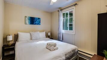 2 bedrooms, desk, free WiFi, bed sheets