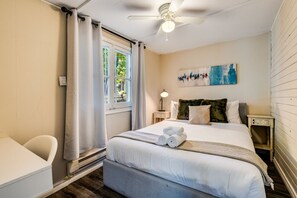 3 bedrooms, desk, free WiFi, bed sheets