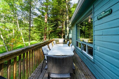 Muskoka cottage on stunning lakefront - Windermere