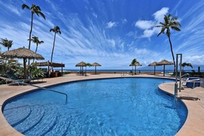 Piscina all'aperto, una piscina riscaldata