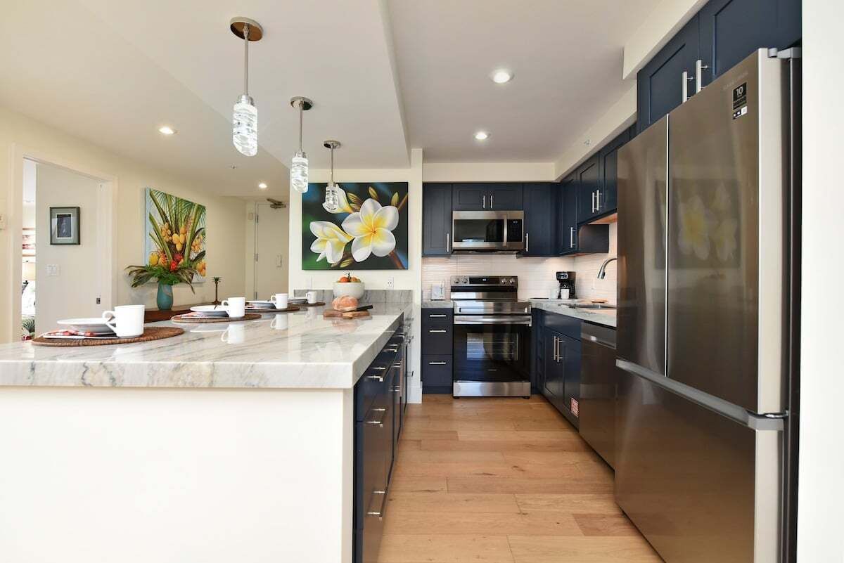 Køleskab, mikrobølgeovn, ovn, kogeplade