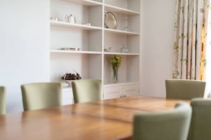 Dining - Spacious, Central and Modern 4 Bedroom Property on Lade Braes (St. Andrews)