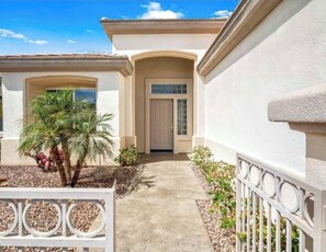 Exterior - VACATION IN SUN CITY WITH GOLF VIEWS ! IN PALM DESERT CA 
 Golf, Pool, Gym (Palm Desert)