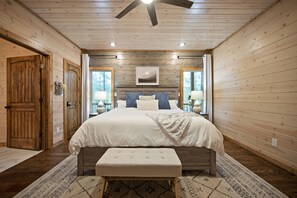 3 habitaciones, escritorio, wifi gratis y ropa de cama