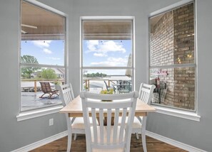 Dining - Waterfront Luxury Getaway for Gatherings - 180 Degree Views, Large Deck & Dock (Runaway Bay)