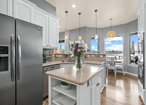 ثلاجة، ميكروويف، فرن، موقد طهي مسطح