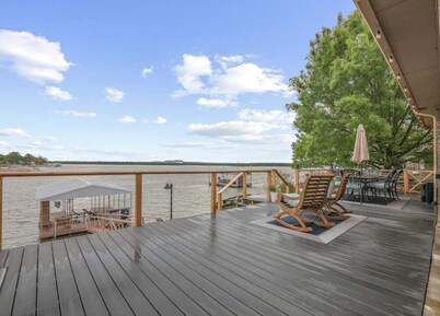 Waterfront Luxury Getaway for Gatherings - 180 Degree Views, Large Deck & Dock