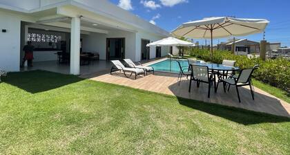 Casa COMPLETA com Piscina 1 Min da Praia