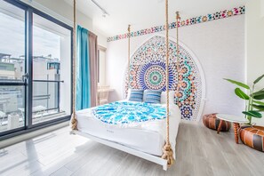 Free WiFi, bed sheets - Flying Club (Tainan)