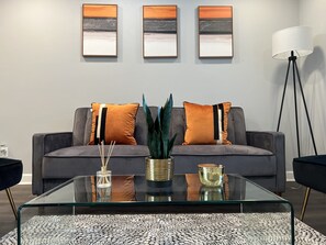 Smart TV - Lavish Living in Greater Decatur feat Private Chef! (Decatur)