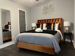 3 bedrooms, iron/ironing board, free WiFi, bed sheets - Lavish Living in Greater Decatur feat Private Chef! (Decatur)