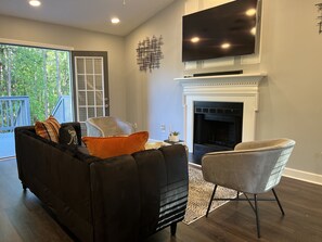 Smart TV - Lavish Living in Greater Decatur feat Private Chef! (Decatur)