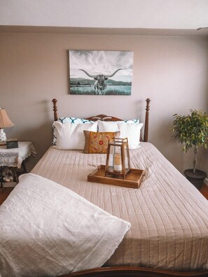 2 bedrooms, desk, iron/ironing board, free WiFi