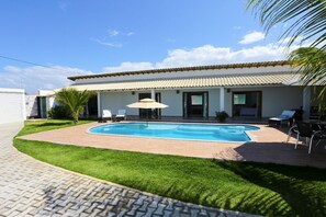 Outdoor pool - Casa Espetacular c piscina 80m da PRAIA (Prado)