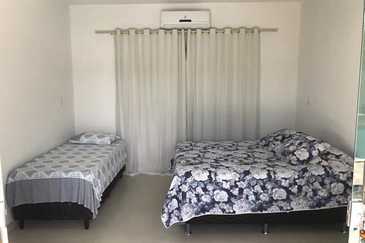 Pirainha Prado | 4 bedrooms, blackout curtains, iron/ironing board, free WiFi