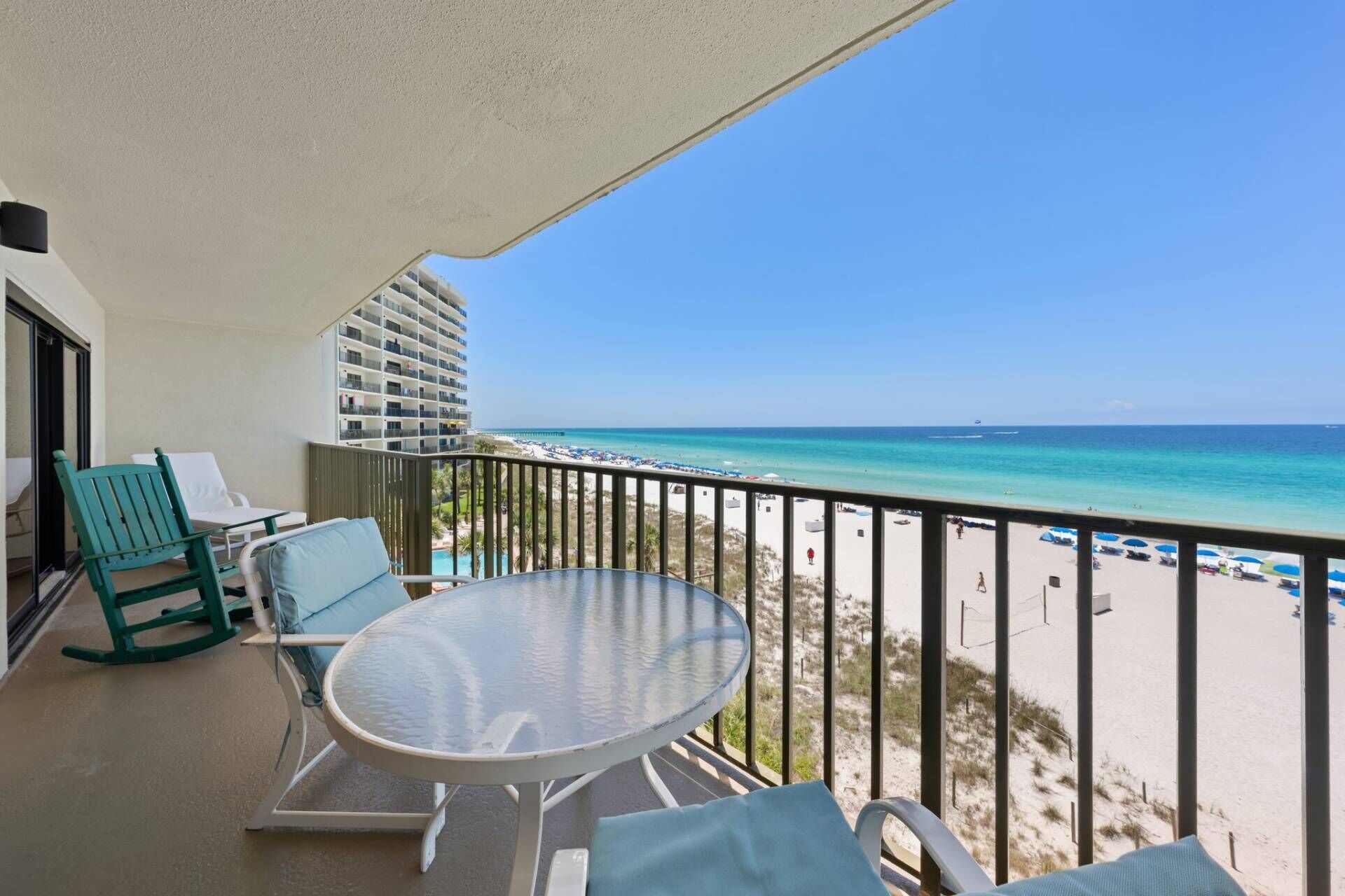 End Unit w/ Large Balcony, Gulf View - Couples Retreat, 5th FL, FREE WiFi, Resort w/ Pool & Chairs