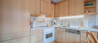 Quiet holiday home with large terrace and bath