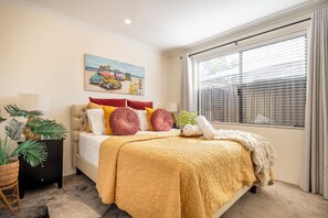1 bedroom, iron/ironing board, free WiFi, bed sheets - Sunny 1BR house, sleeps 4, near Fremantle, Fiona Stanley Hosp & Cockburn Getaway (Coolbellup)