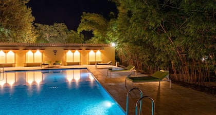 Jungle Cave Resort