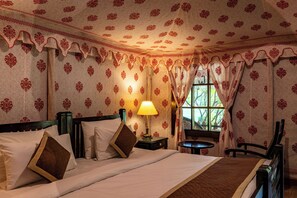 Luxury Tent | Desk, iron/ironing board, WiFi, bed sheets