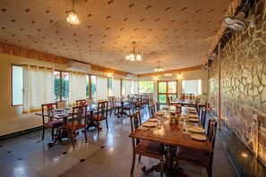 Restaurant - Jungle Cave Resort (Sawai Madhopur)