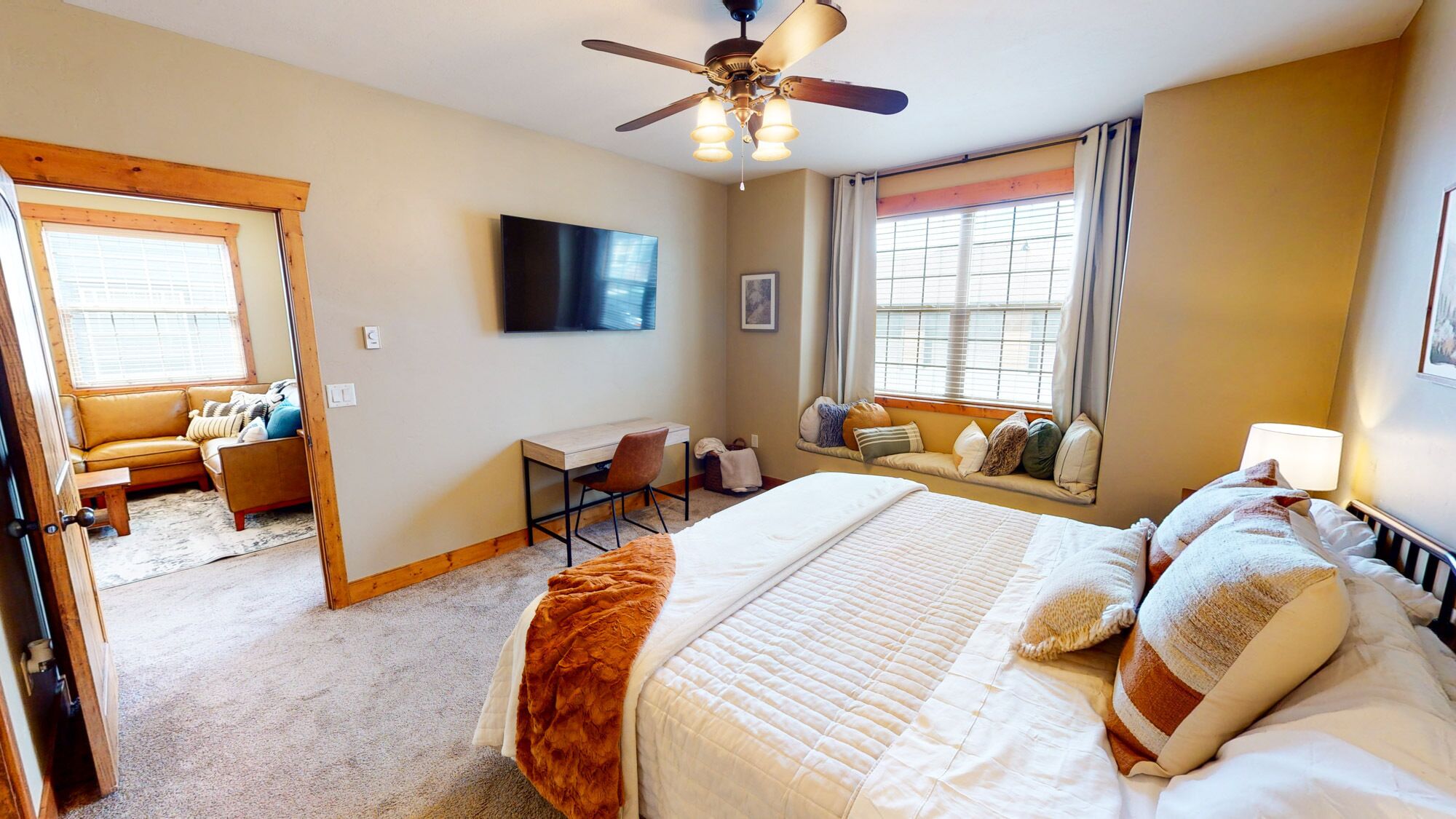 3 chambres, bureau, fer et planche à repasser, lit parapluie