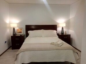 4 bedrooms, desk, iron/ironing board, WiFi