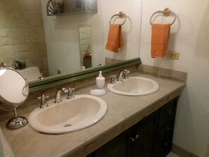 Combined shower/bathtub, hair dryer, towels, soap