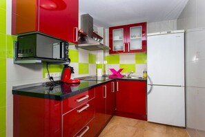 Refrigerador, microondas, horno, placa de cocina
