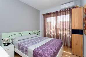 2 habitaciones, tabla de planchar con plancha, wifi y ropa de cama 