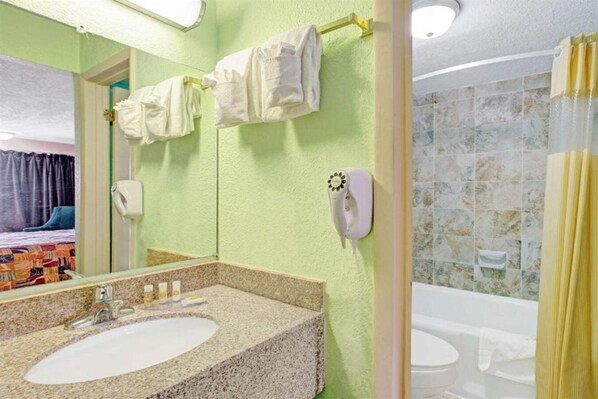 Bathroom - Charlotte Speedway Inn and Suites (Charlotte)