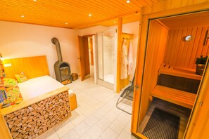 3 chambres, coffres-forts dans les chambres, bureau