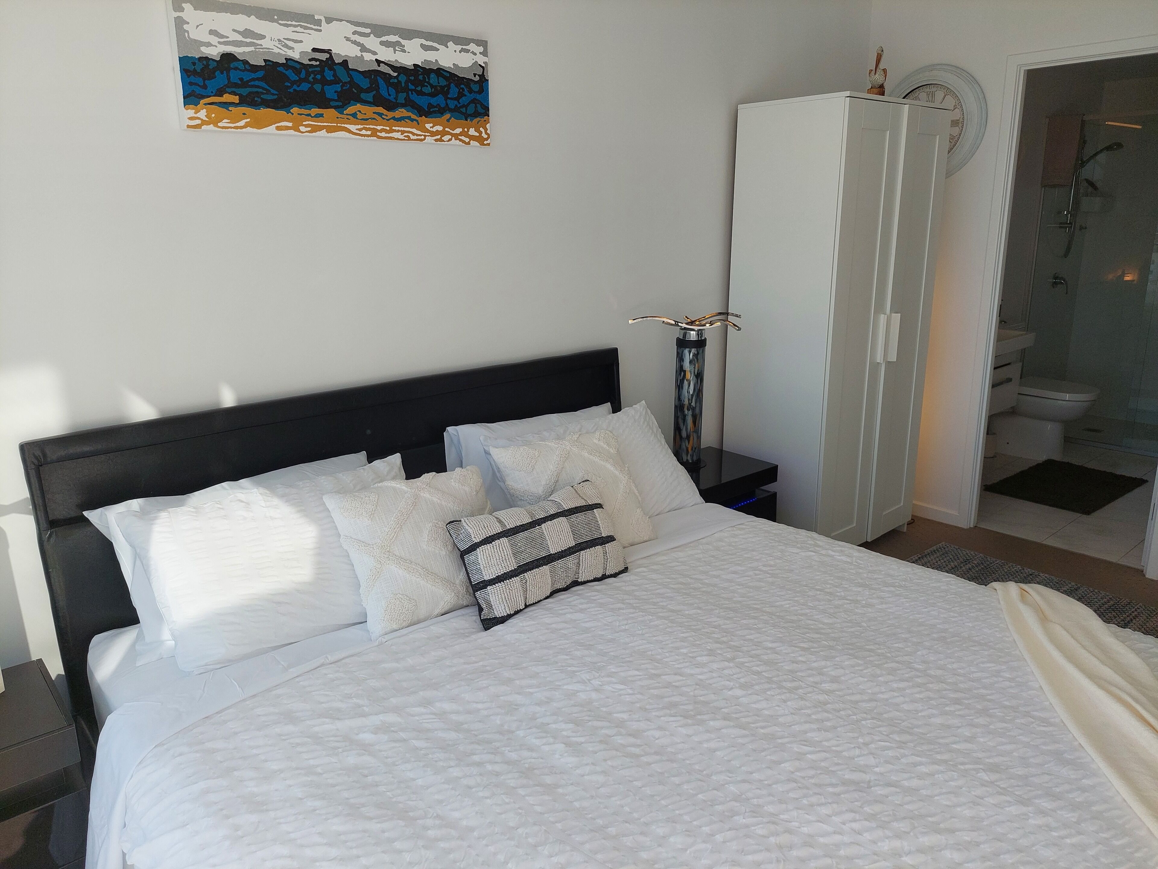 Stunning modern apartment with Broadwater's view