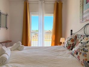2 chambres, fer et planche à repasser, Wi-Fi gratuit, draps fournis