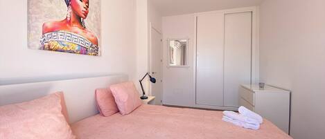 1 chambre, fer et planche à repasser, Wi-Fi gratuit, draps fournis