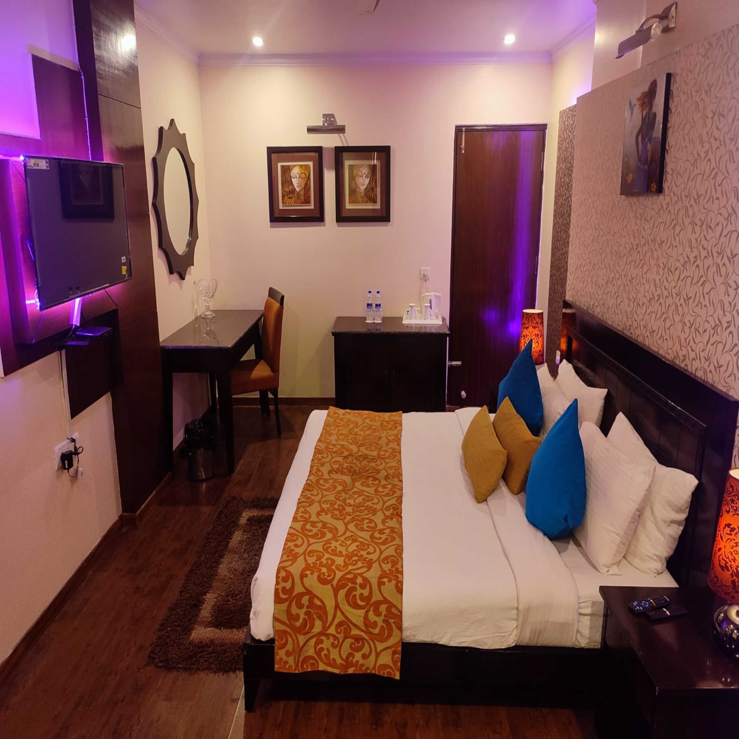 Individually furnished, desk, free WiFi, bed sheets
