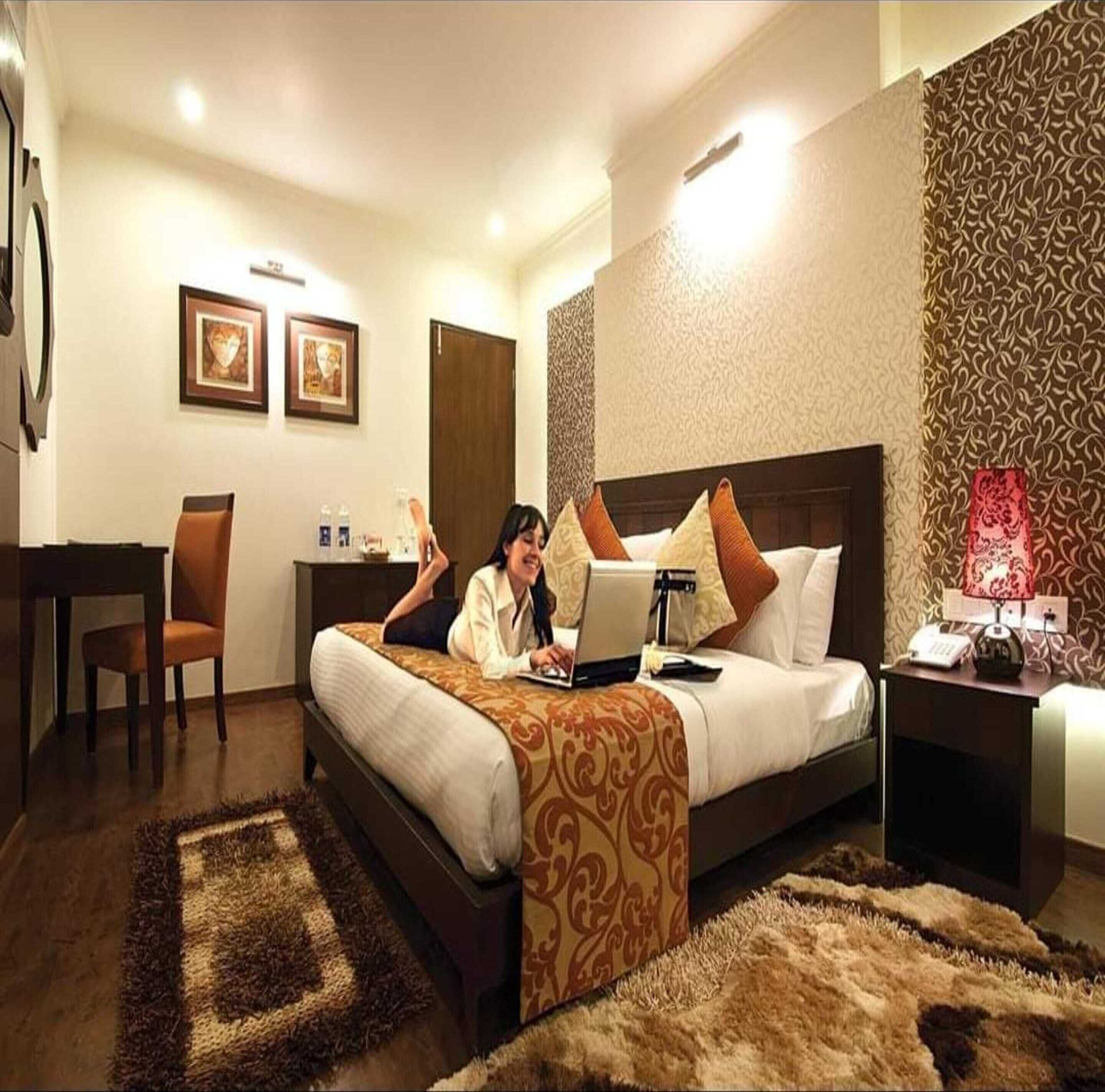 Individually furnished, desk, free WiFi, bed sheets