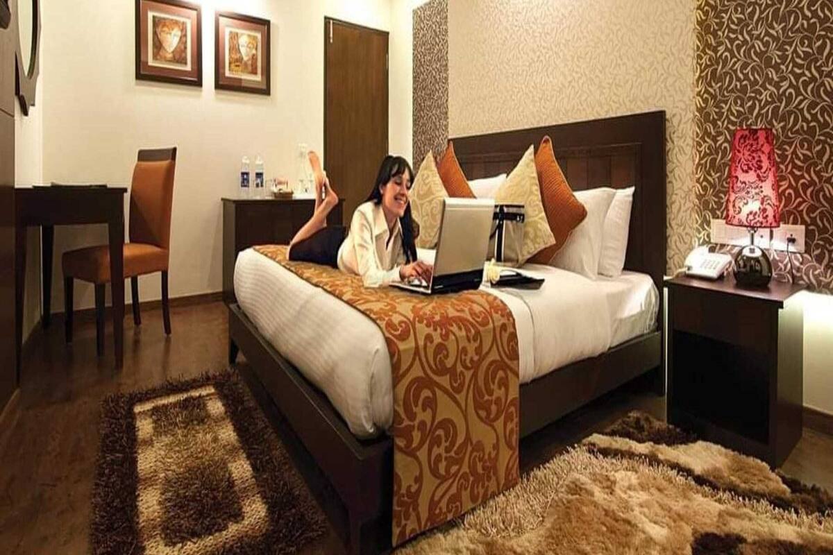 Individually furnished, desk, free WiFi, bed sheets