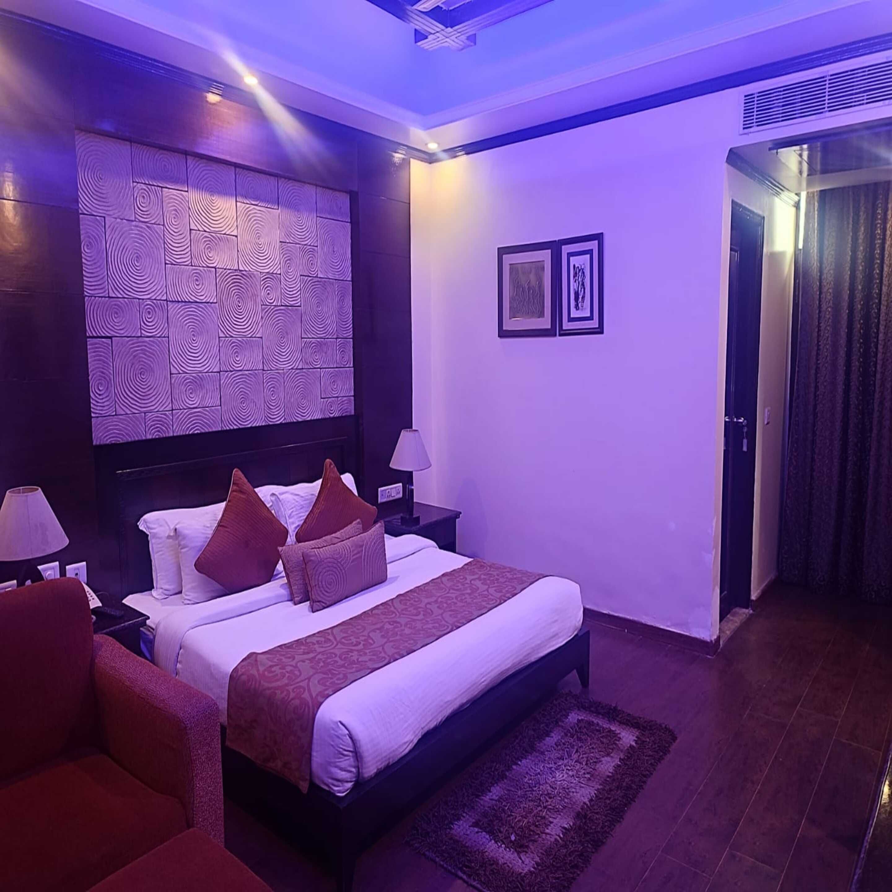 Individually furnished, desk, free WiFi, bed sheets