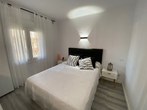 1 quarto, Wi-Fi de cortesia, roupa de cama