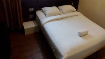 Superior Double Room | Desk, bed sheets