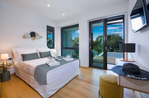 4 makuuhuonetta, silitysrauta/-lauta, vauvan matkasänky, ilmainen Wi-Fi