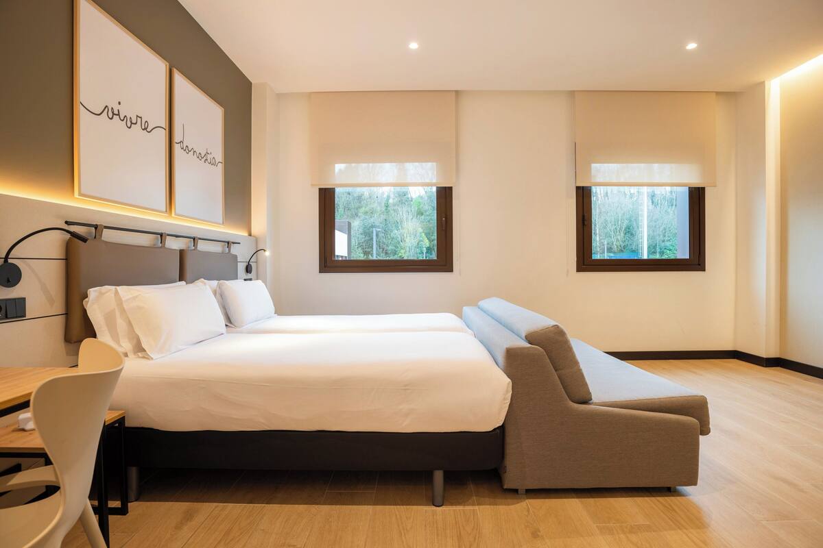 Habitación Deluxe | Caja de seguridad en la habitación y escritorio 