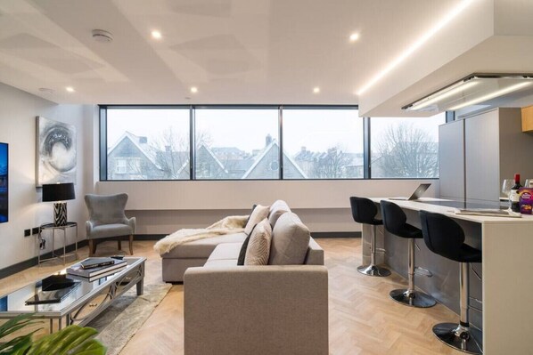 TV, Netflix, streaming services