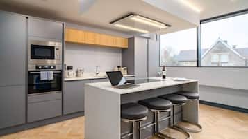 Coffee/tea maker, fridge, microwave, oven
