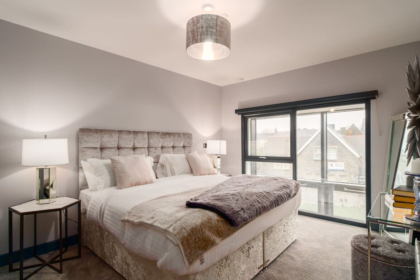 2 bedrooms, desk, iron/ironing board, WiFi