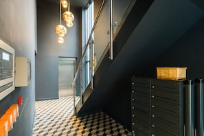 Interior - Exquisite 2 Bed Duplex Apt | Secure Parking | (Penarth)