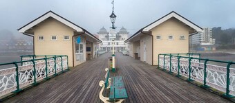 Luxe 2 Bed Duplex Apt w/Balcony, 3 Bathrooms, Free Parking