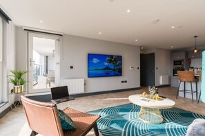 Interior - Superior 2 Bed 2 Bath Apt with Parking and Gym (Vale of Glamorgan)