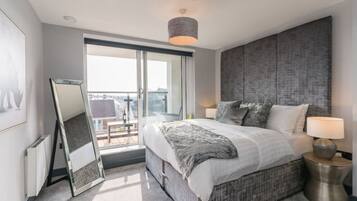 2 bedrooms, desk, iron/ironing board, travel crib